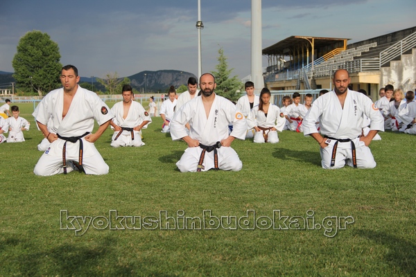 ΕΚΤΟΝΩΘΗΚΑΝ ΣΤΗΝ ΥΠΑΙΘΡΟ ΟΙ ΑΘΛΗΤΕΣ ΤΗΣ ΣΧΟΛΗΣ ΠΟΛΕΜΙΚΩΝ ΤΕΧΝΩΝ ΜΕΤΕΩΡΩΝ – ΔΙΩΡΟ ΠΡΟΠΟΝΗΤΙΚΟ ΠΡΟΓΡΑΜΜΑ ΑΠΟ ΤΗΝ WKB HELLAS ΣΤΟ ΔΗΜΟΤΙΚΟ ΣΤΑΔΙΟ ΚΑΛΑΜΠΑΚΑΣ